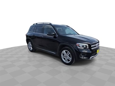 Used 2020 Mercedes-Benz GLB 250 w/ Premium Package image 2