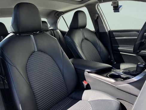 Used 2024 Toyota Camry SE w/ Convenience Package image 33