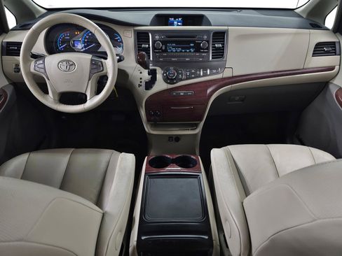 Used 2012 Toyota Sienna XLE FWD image 10