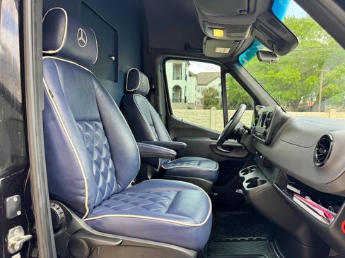Used 2019 Mercedes-Benz Sprinter 170 image 14
