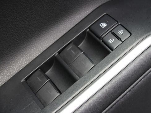 Used 2021 Toyota Highlander XLE AWD/4WD image 60