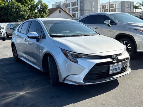 Used 2025 Toyota Corolla LE FWD image 1
