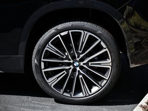 Used 2025 BMW X1 xDrive28i w/ Technology Package image 10