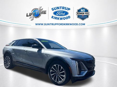 Used 2024 Cadillac Lyriq Sport w/ LPO, Floor Liner Package AWD/4WD image 9