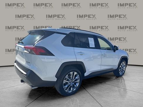Used 2019 Toyota RAV4 Limited image 5