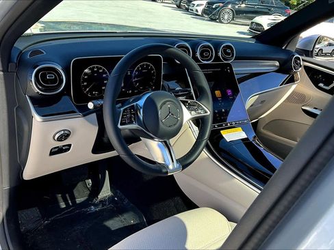 Used 2025 Mercedes-Benz GLC 300 GLC 300 image 16