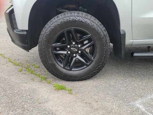 Used 2020 Chevrolet Silverado 1500 Custom Trail Boss w/ Custom Convenience Package AWD/4WD image 12