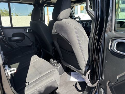 Used 2021 Jeep Wrangler Unlimited Sport image 38