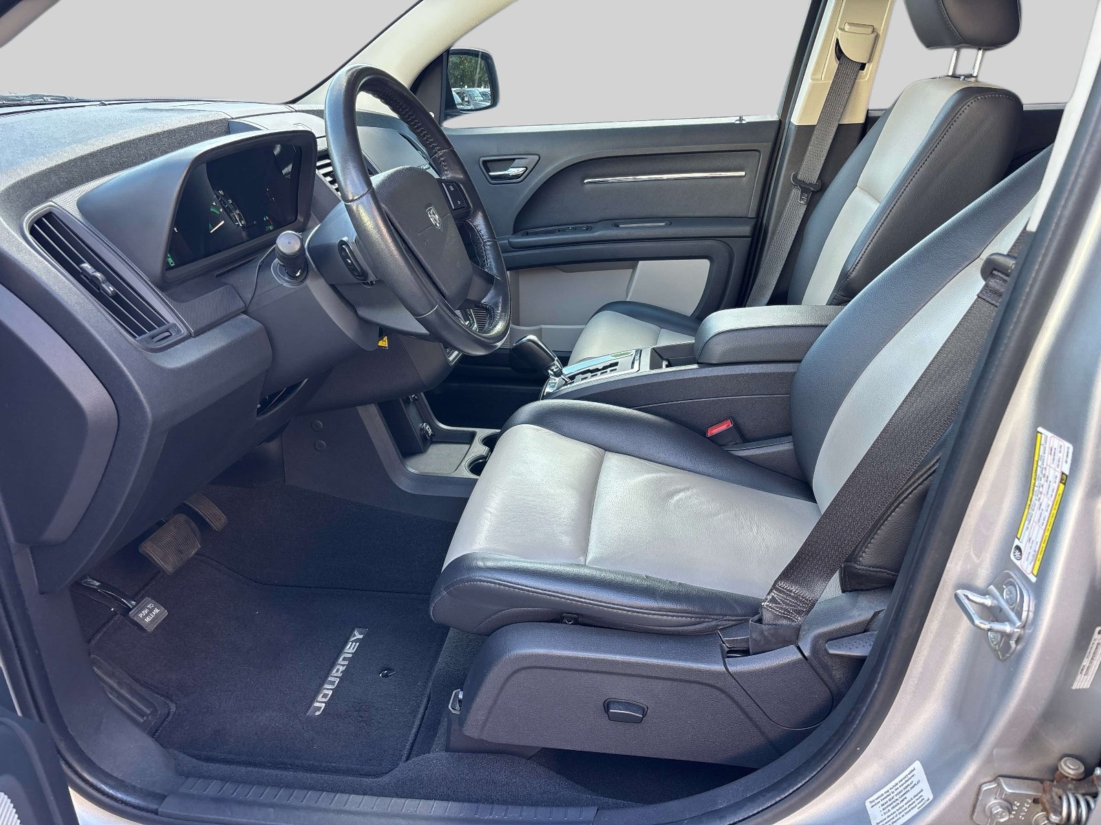 Used 2009 Dodge Journey R/T w/ Rear Seat Video Group FWD image 10