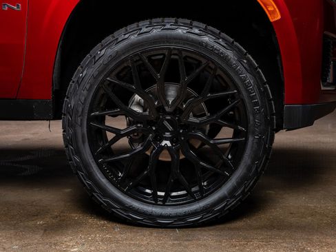 Used 2022 GMC Yukon SLE w/ Gmc Pro Safety Plus Package image 12