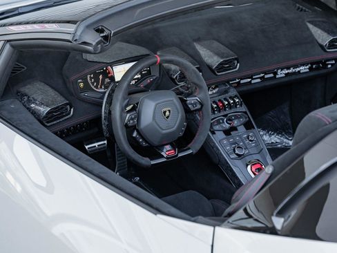 Used 2018 Lamborghini Huracan Performante image 17