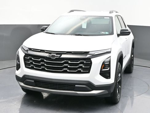 New 2026 Chevrolet Equinox LT FWD image 3