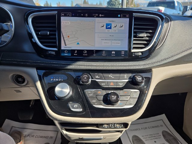 Used 2024 Chrysler Pacifica Limited FWD image 26