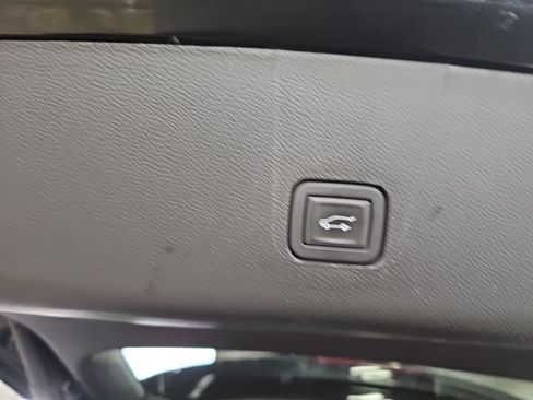 Used 2023 Chevrolet Traverse LT AWD/4WD image 13