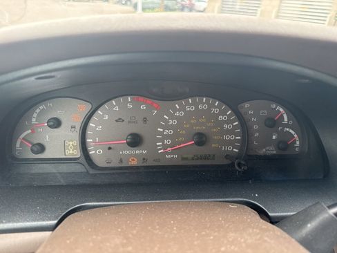 Used 2002 Toyota Sequoia SR5 AWD/4WD image 10