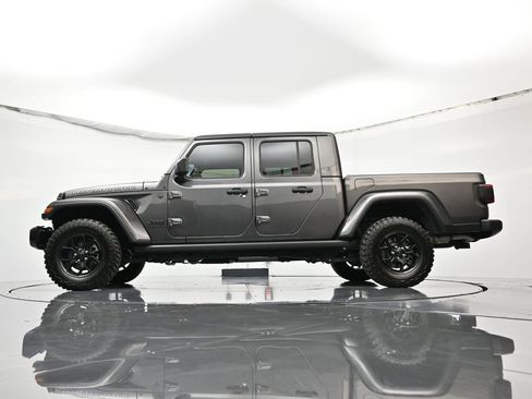 Certified 2025 Jeep Gladiator Sport image 49
