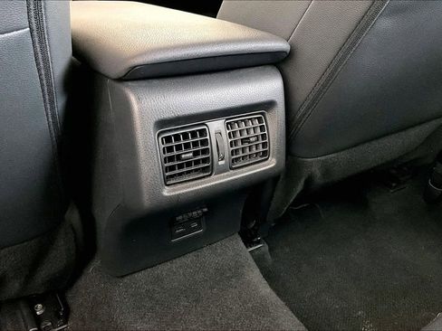 Used 2025 Toyota Camry SE image 32