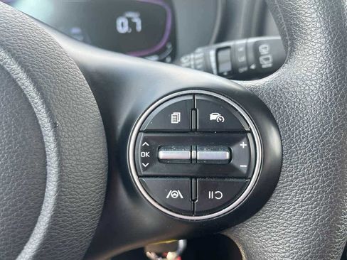 Used 2024 Kia Soul LX w/ LX Technology Package FWD image 22