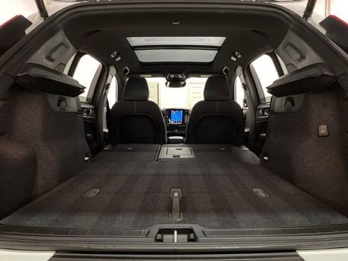 Used 2025 Volvo XC40 B5 Plus AWD/4WD image 92