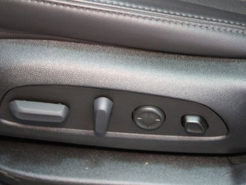 Used 2023 Buick Enclave Avenir image 21