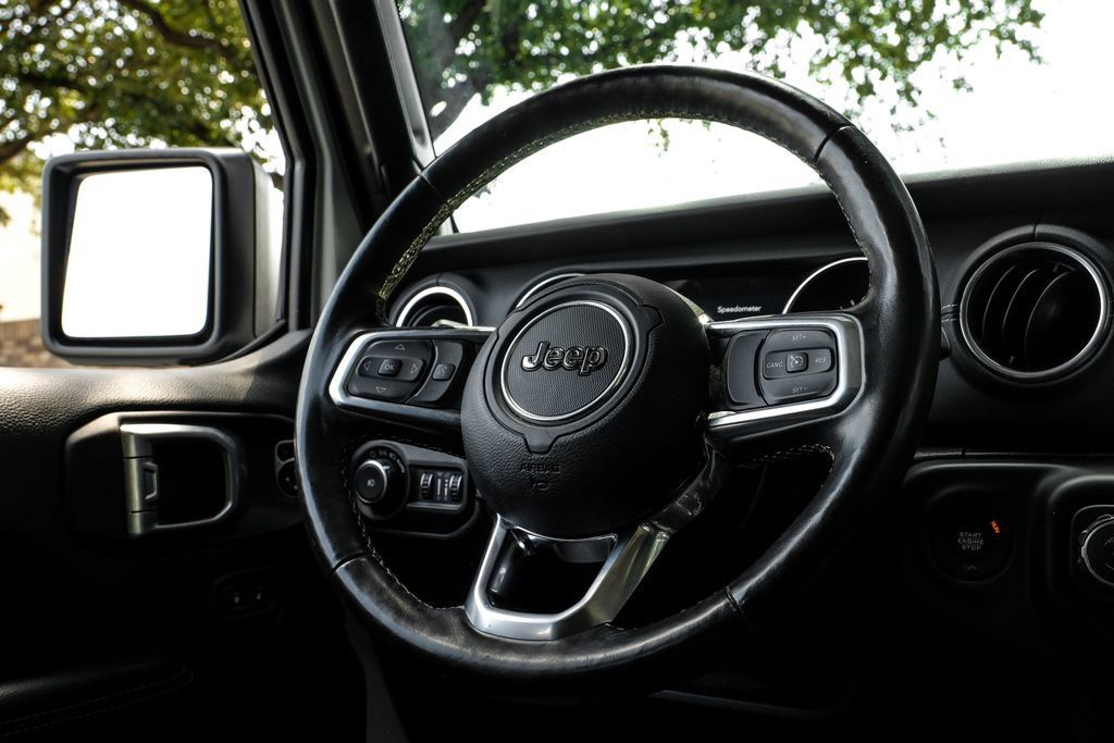 Used 2020 Jeep Wrangler Unlimited Sahara AWD/4WD image 4