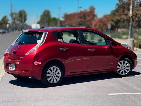 Used 2013 Nissan Leaf S w/ Charger Pkg FWD image 17