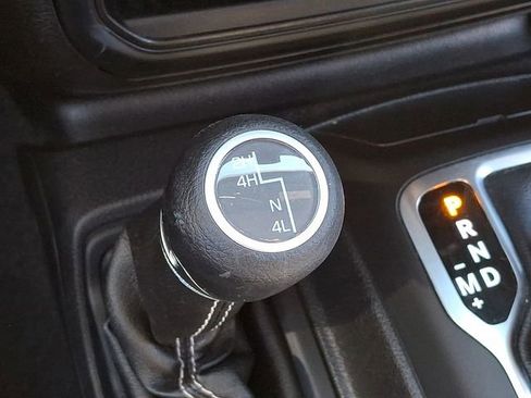 Used 2019 Jeep Wrangler Unlimited Sahara image 23