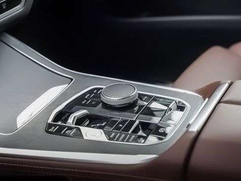 Used 2023 BMW X7 M60i image 27