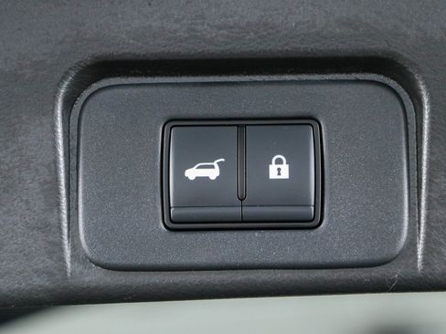 Used 2024 Nissan Rogue SV FWD image 29