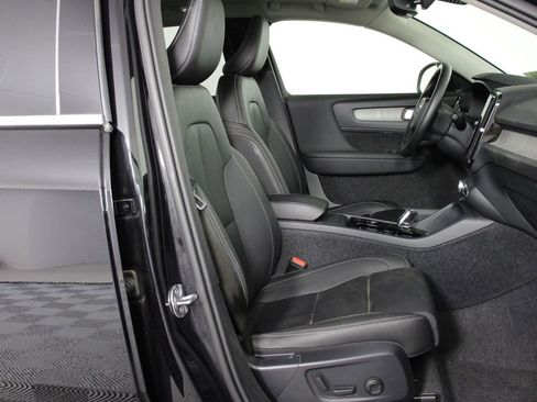 Certified 2025 Volvo XC40 B5 Plus image 29