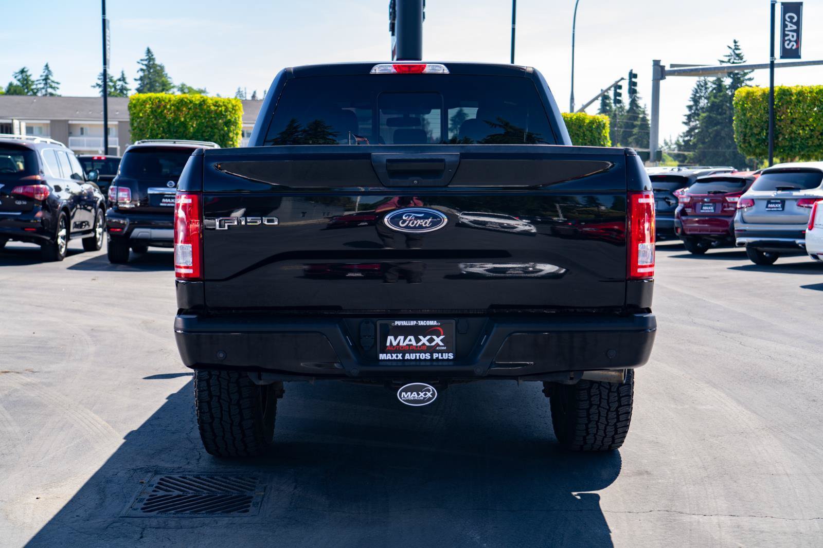 Used 2017 Ford F150 XLT w/ Equipment Group 302A Luxury AWD/4WD image 9