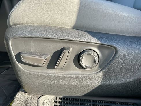 Used 2024 Toyota Sienna XLE FWD image 12