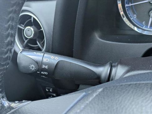 Used 2018 Toyota Corolla XLE FWD image 15