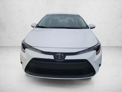 Used 2025 Toyota Corolla LE image 2