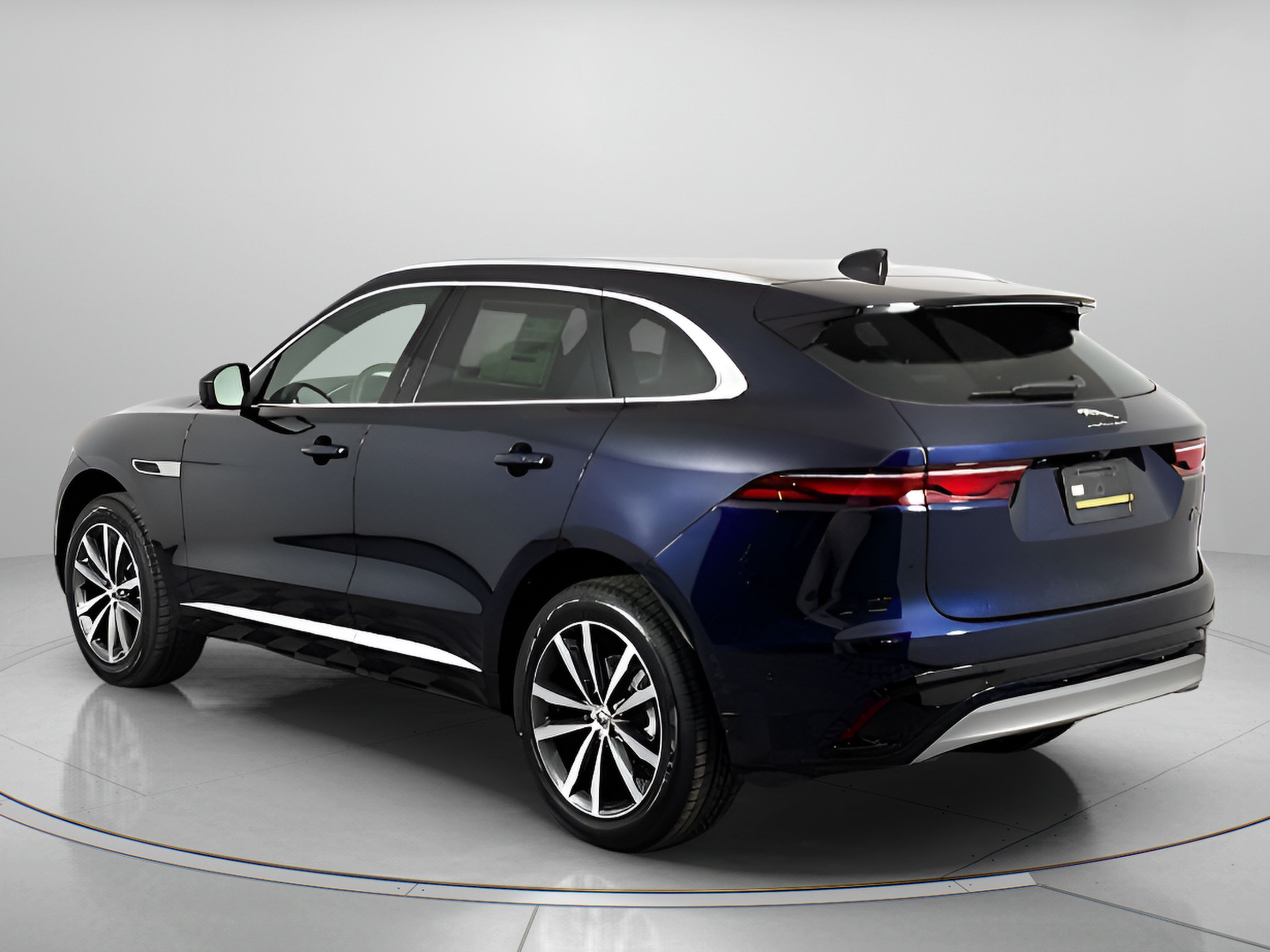 Used 2026 Jaguar F-PACE R-Dynamic S AWD/4WD image 3