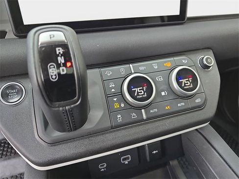 Used 2023 Land Rover Defender 110 SE image 23
