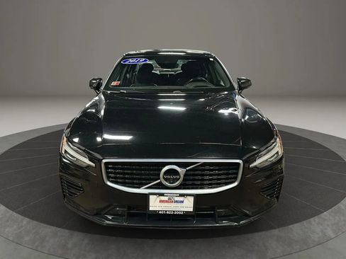 Used 2019 Volvo S60 T8 R-Design image 8