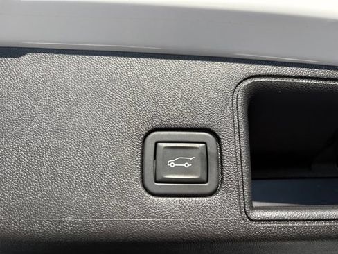 Used 2023 GMC Terrain SLT w/ Elevation Edition AWD/4WD image 17