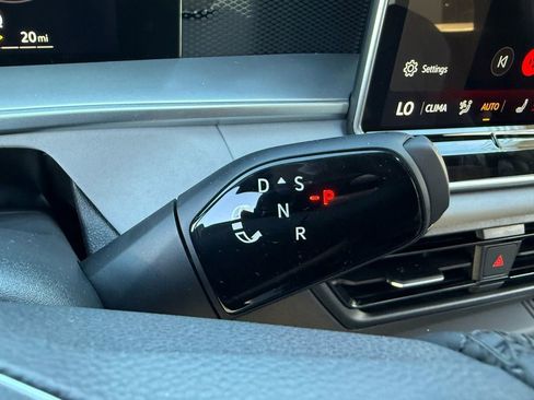 New 2026 Volkswagen Tiguan SE R-Line FWD image 33