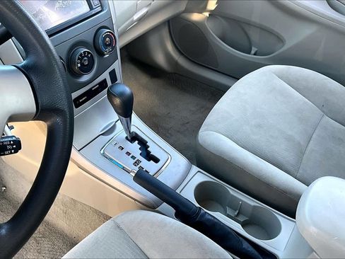 Used 2013 Toyota Corolla LE FWD image 16