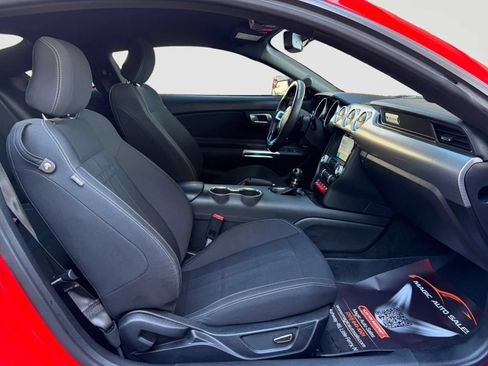 Used 2018 Ford Mustang Coupe w/ Equipment Group 101A RWD image 18
