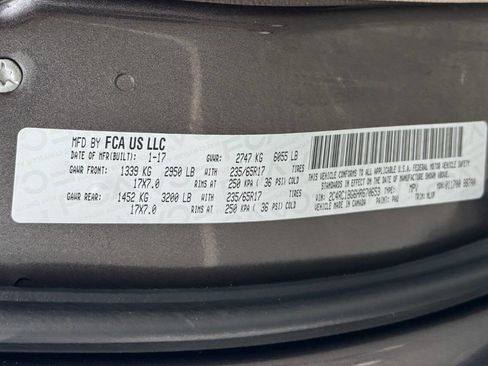 Used 2017 Chrysler Pacifica Touring-L FWD image 24