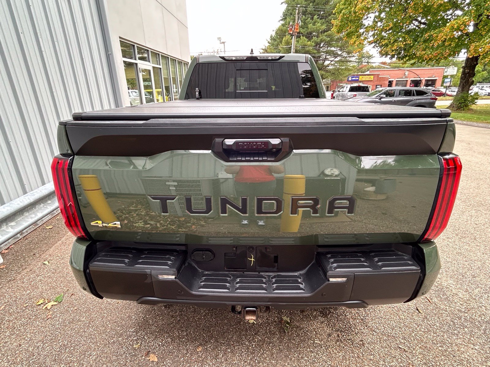 Used 2022 Toyota Tundra SR5 w/ SR5 Convenience Package AWD/4WD image 6