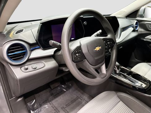 Certified 2024 Chevrolet Trax LT image 9