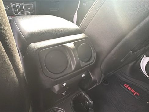 Used 2023 Jeep Gladiator Mojave w/ Cold Weather Group image 19