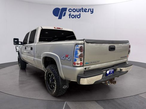 Used 2005 Chevrolet Silverado 2500 LS w/ Heavy-Duty Power Package image 4