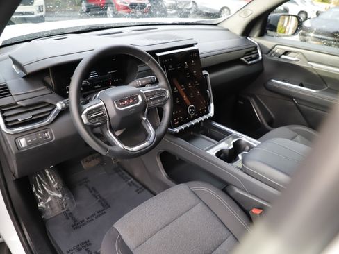 Used 2025 GMC Acadia Elevation image 18