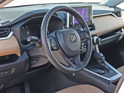 Used 2025 Toyota RAV4 LE AWD/4WD image 12