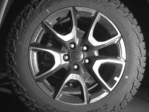 Used 2025 Jeep Compass Trailhawk image 14