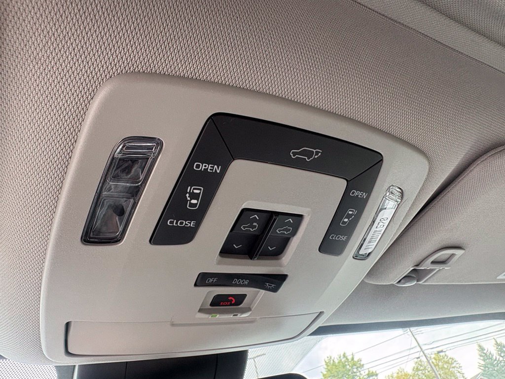 Used 2026 Toyota Sienna XLE FWD image 57